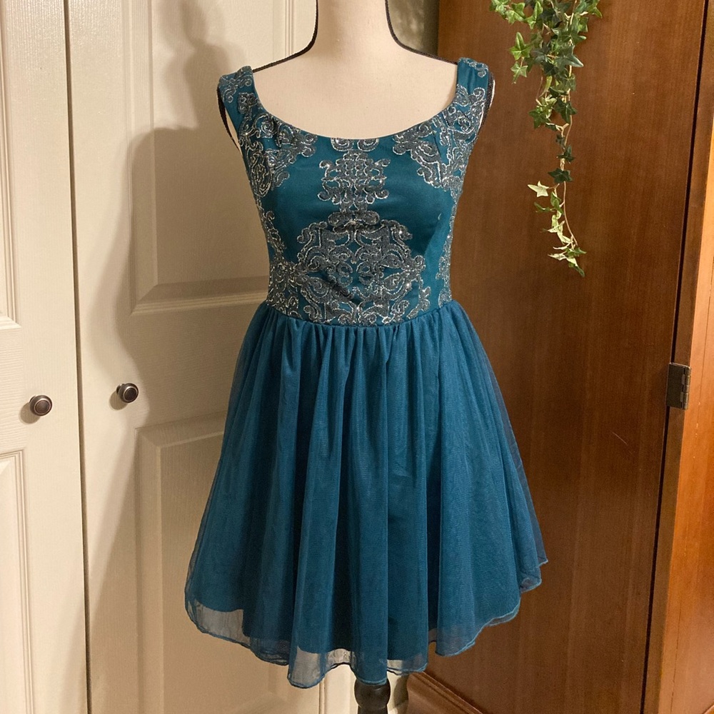 Sleeveless party dress size 3